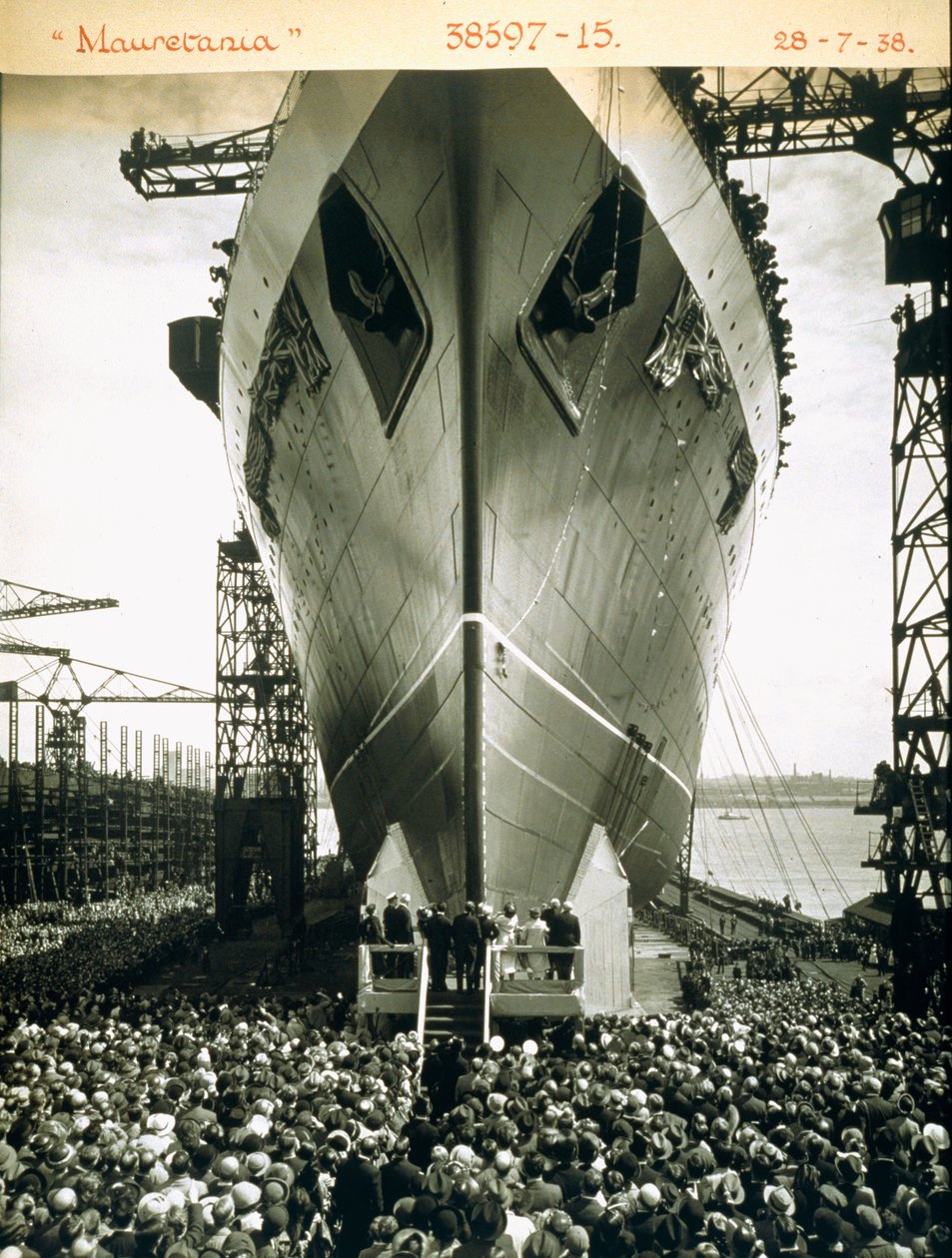 Lanseringen av RMS Mauretania, 28. juli 1938 av English Photographer