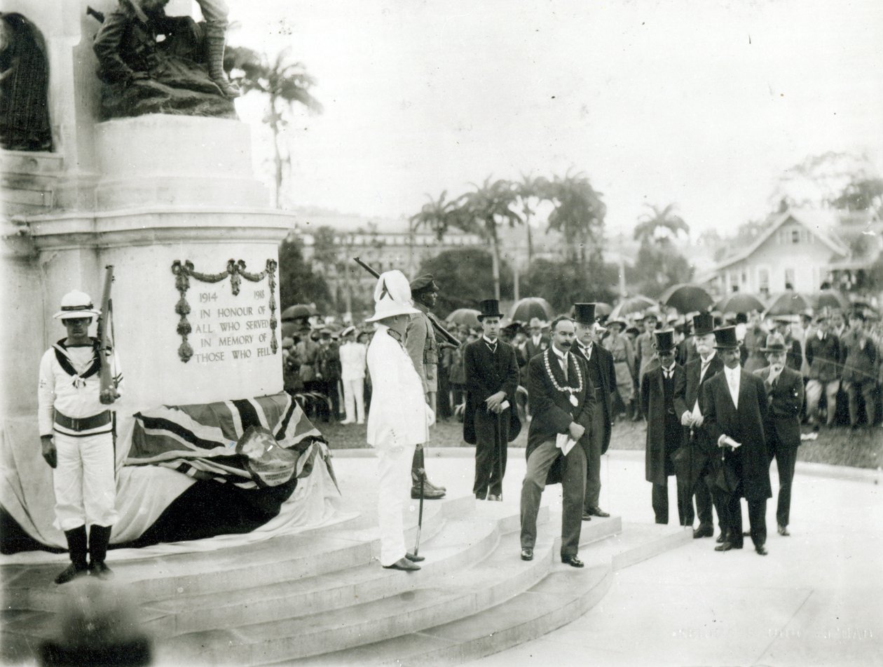 Avdukingen av krigsminnesmerket, Port of Spain, Trinidad, 1920 av English Photographer