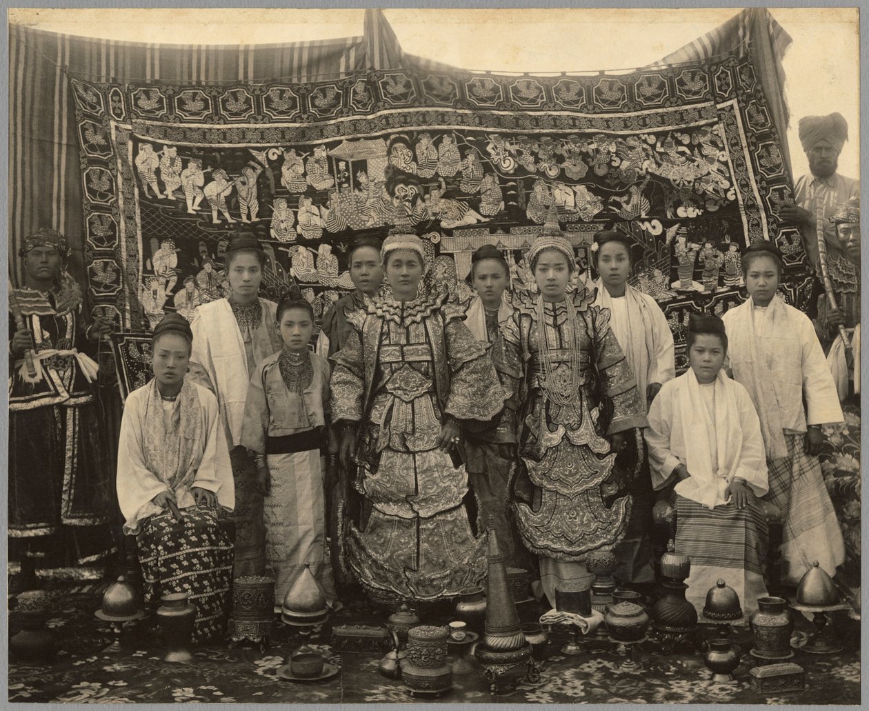 Teaterkompani, Burma, ca. 1910 av English Photographer