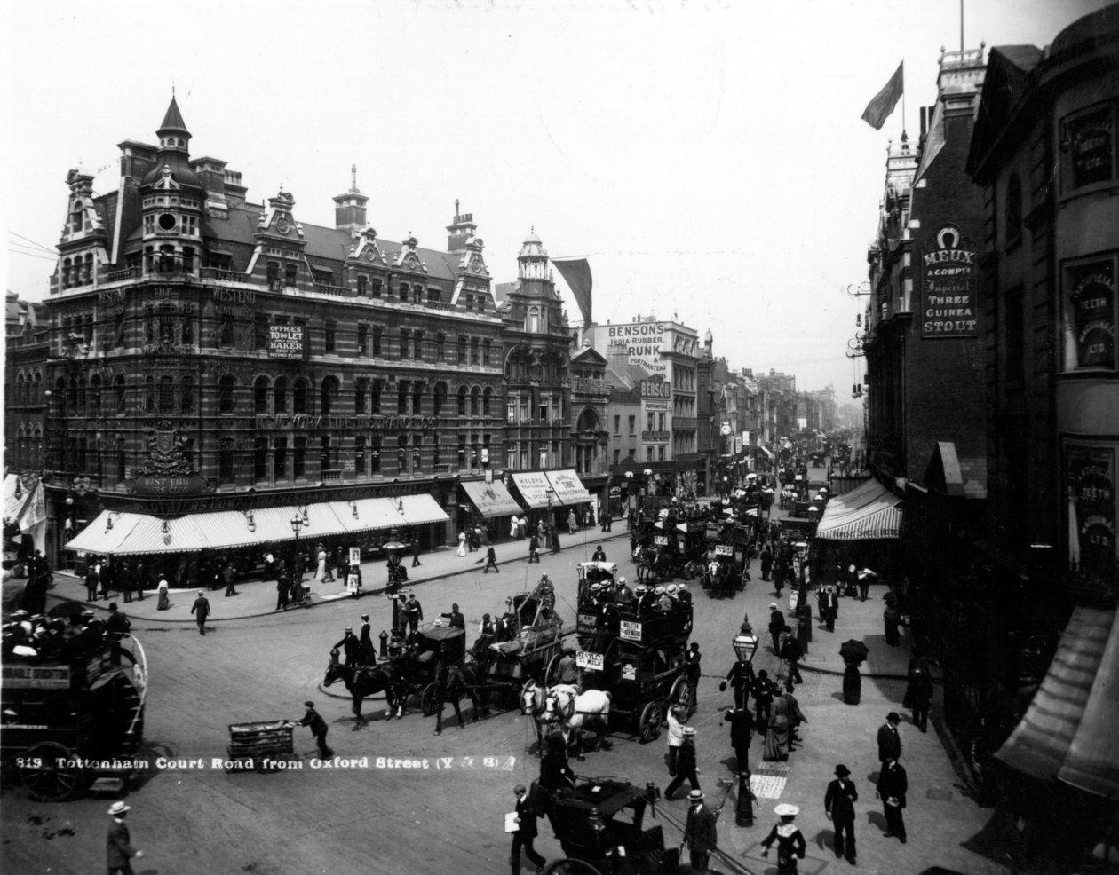 Tottenham Court Road fra Oxford Street, London, ca. 1891 av English Photographer