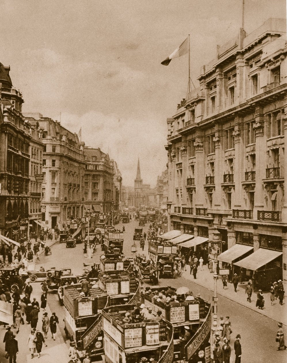 Øvre del av Regents Street (sepia-bilde) av English Photographer
