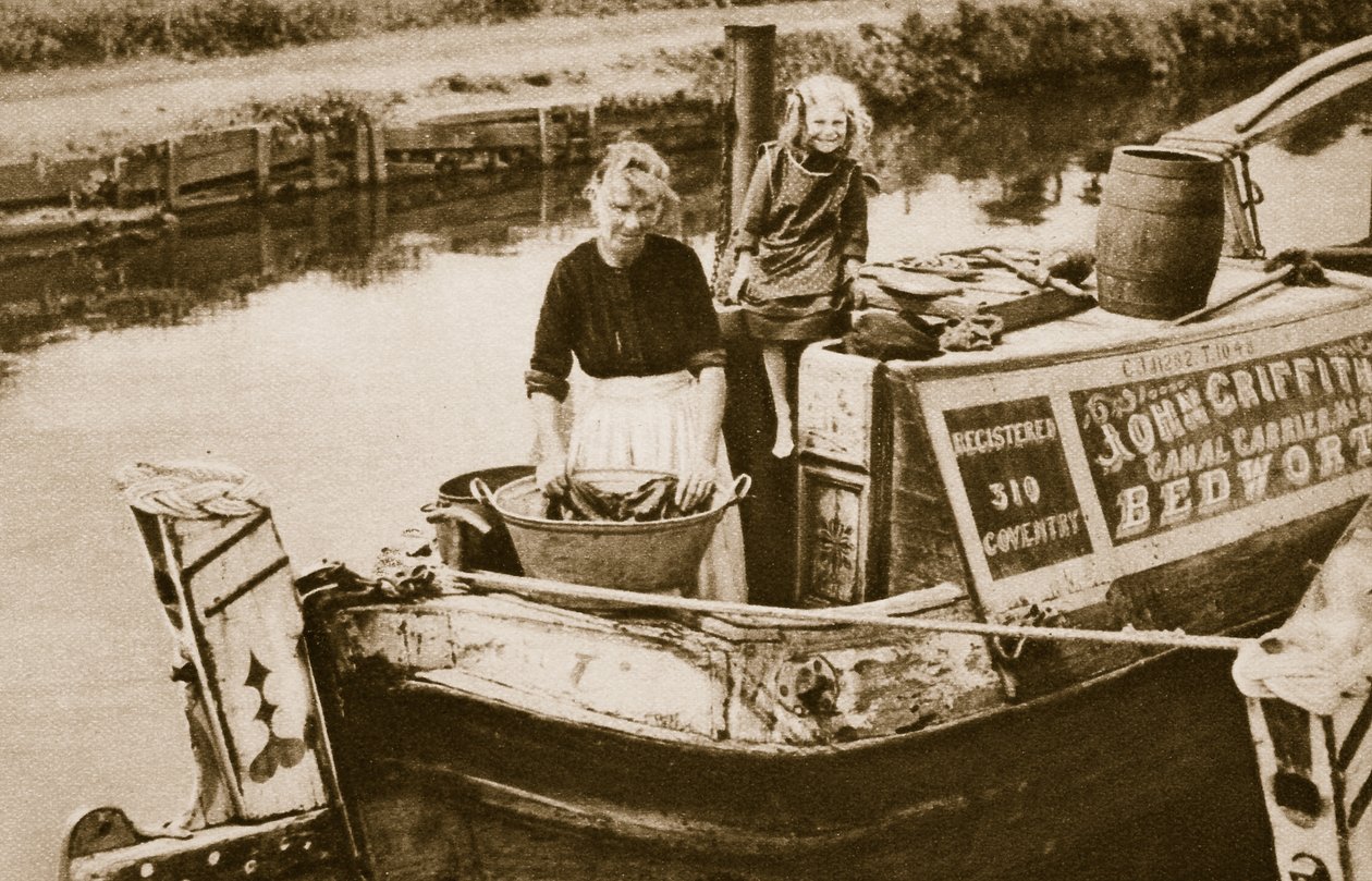 Vaskedag på kanalen, London (sepia-bilde) av English Photographer