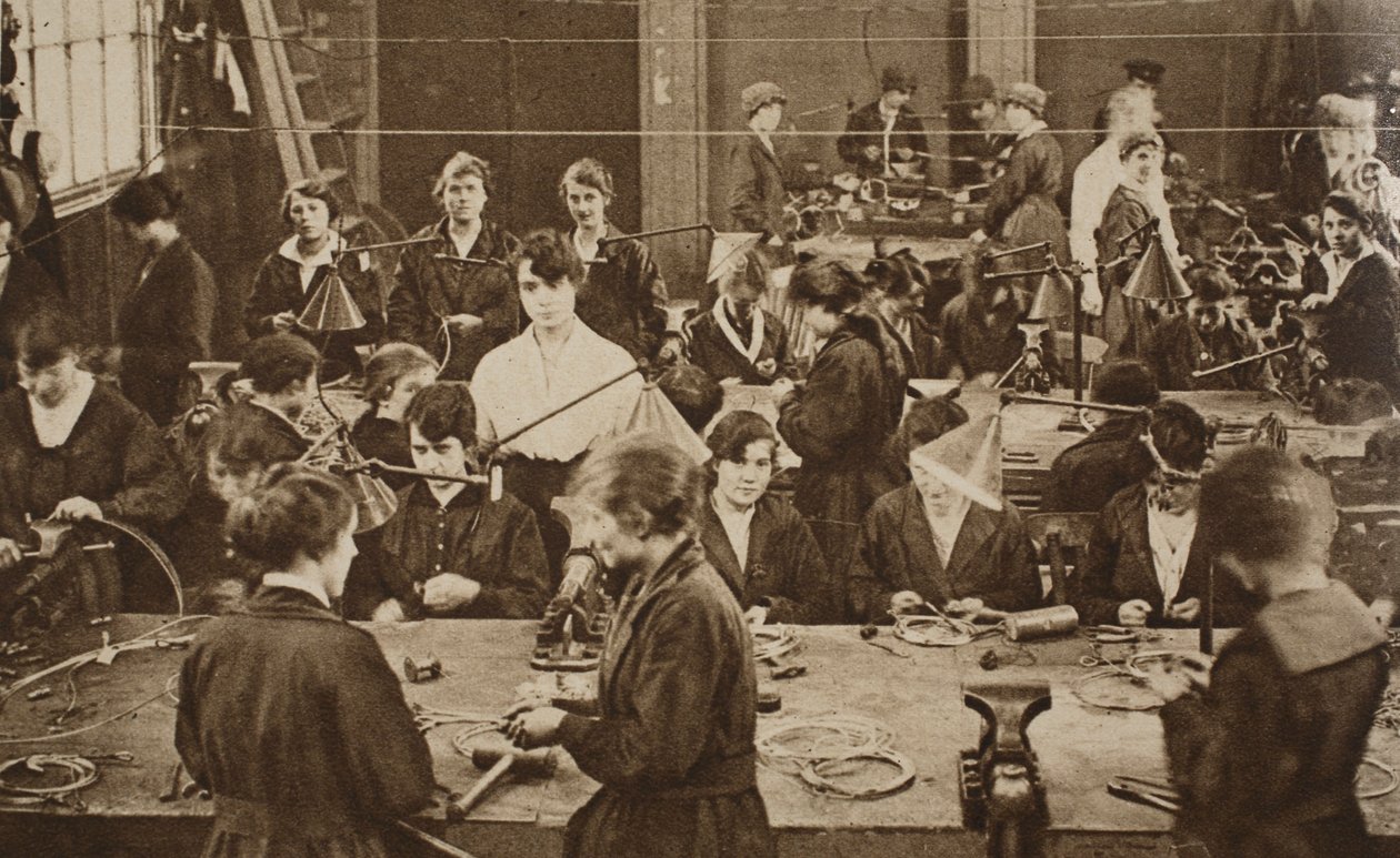 Kvinnelige arbeidere i R.N. Luftfartstjeneste, 1914-19 av English Photographer
