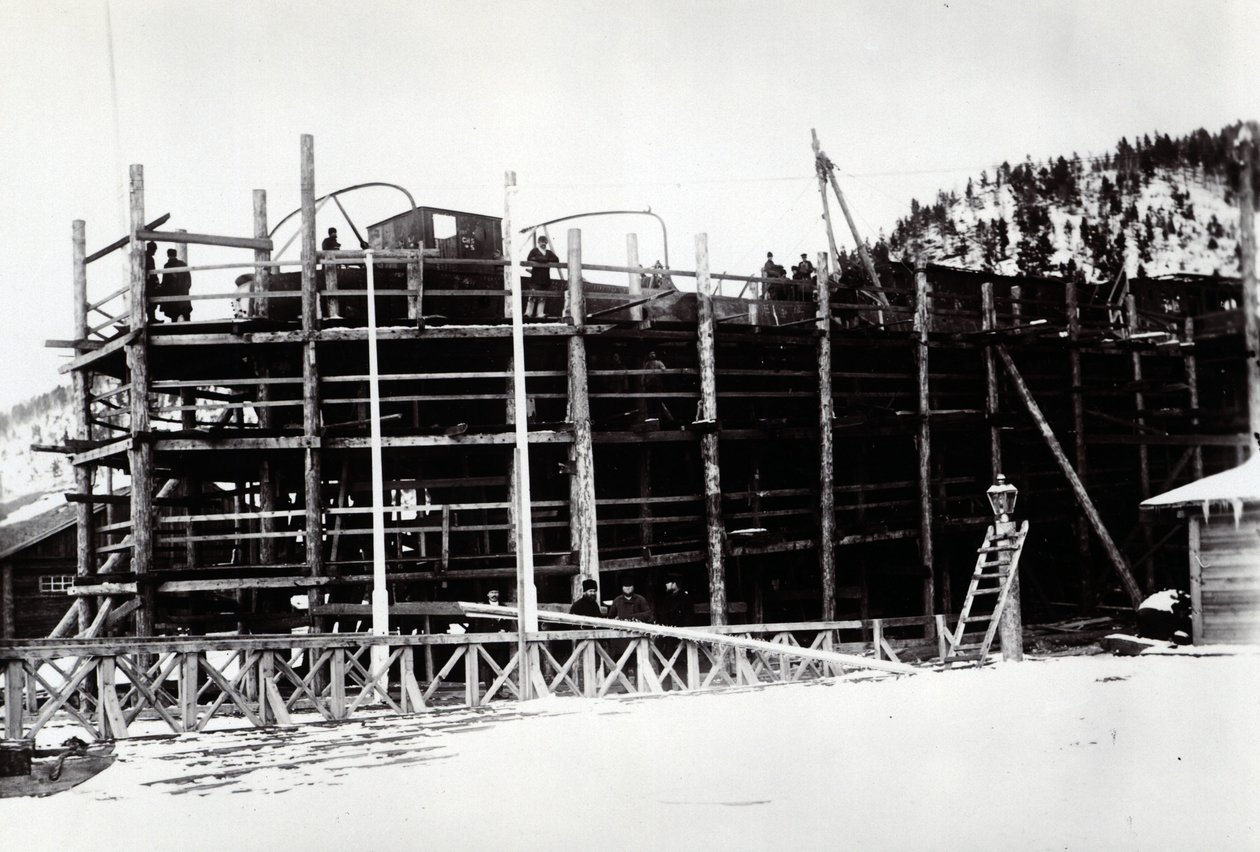 Hagenr. 647, Baikal. Viser den isbrytende togfergedamperen Baikal under gjenoppbygging i Russland av English Photographer
