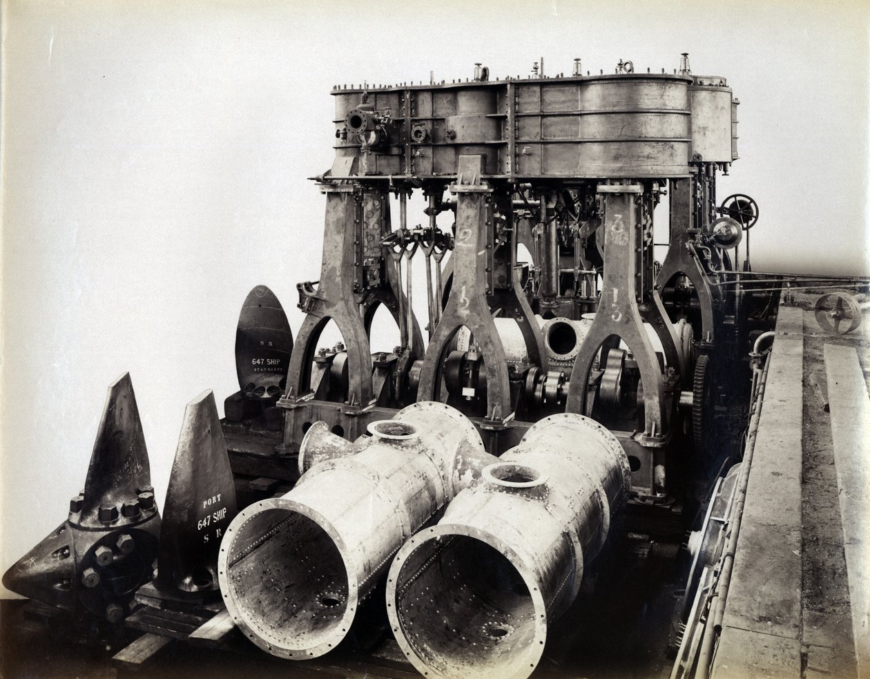 Hagenr. 647, Baikal. Viser hovedmotorene til den isbrytende togfergedamperen Baikal, 1896 av English Photographer