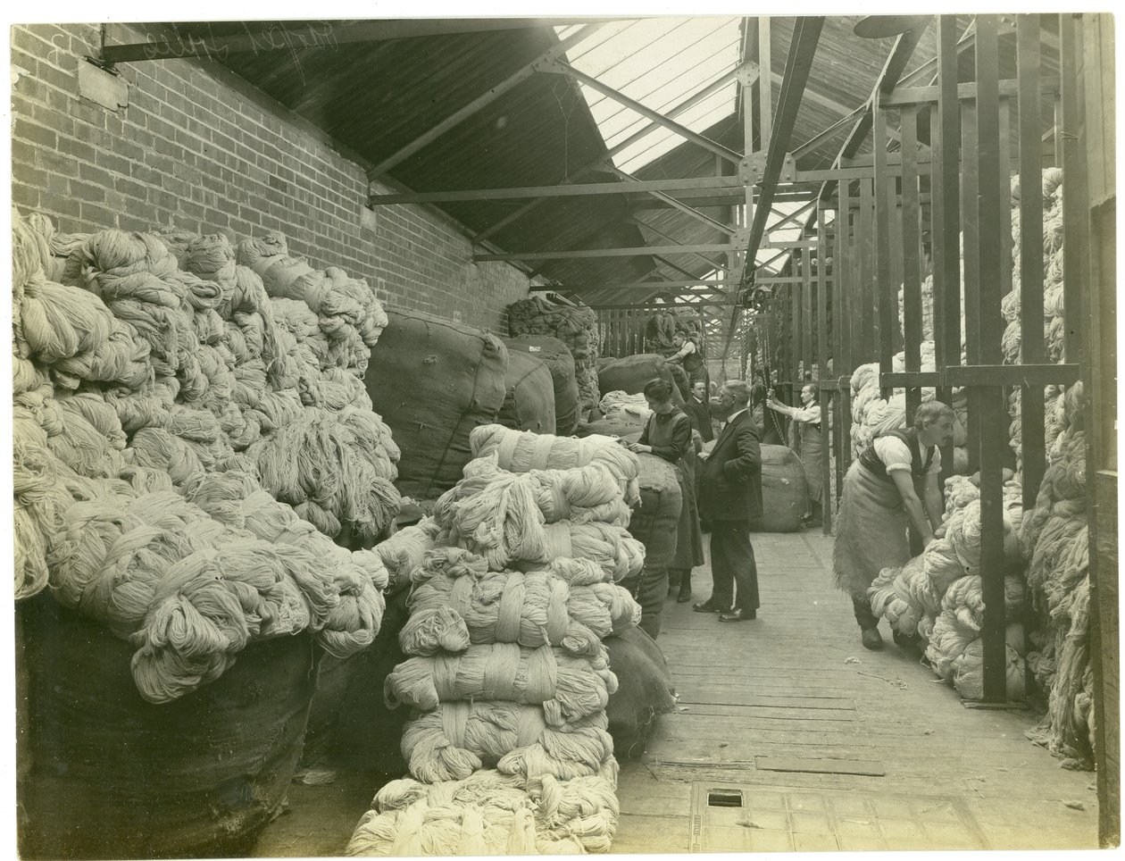 Garnbutikker, teppefabrikk, 1923 av English Photographer
