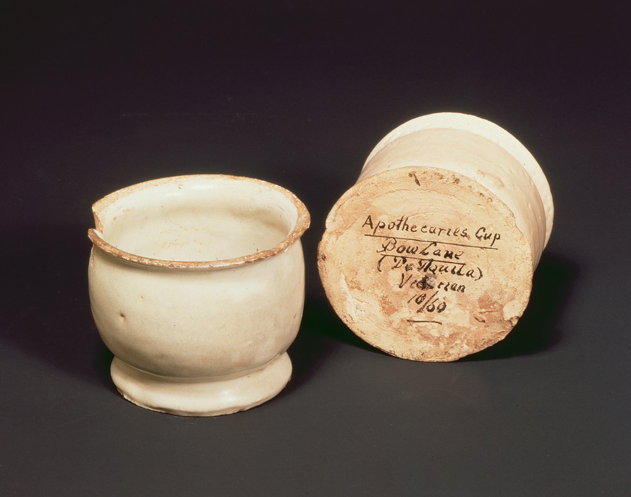 Apotekerkopper, Bow Lane, ca. 1630 (keramikk) av English School