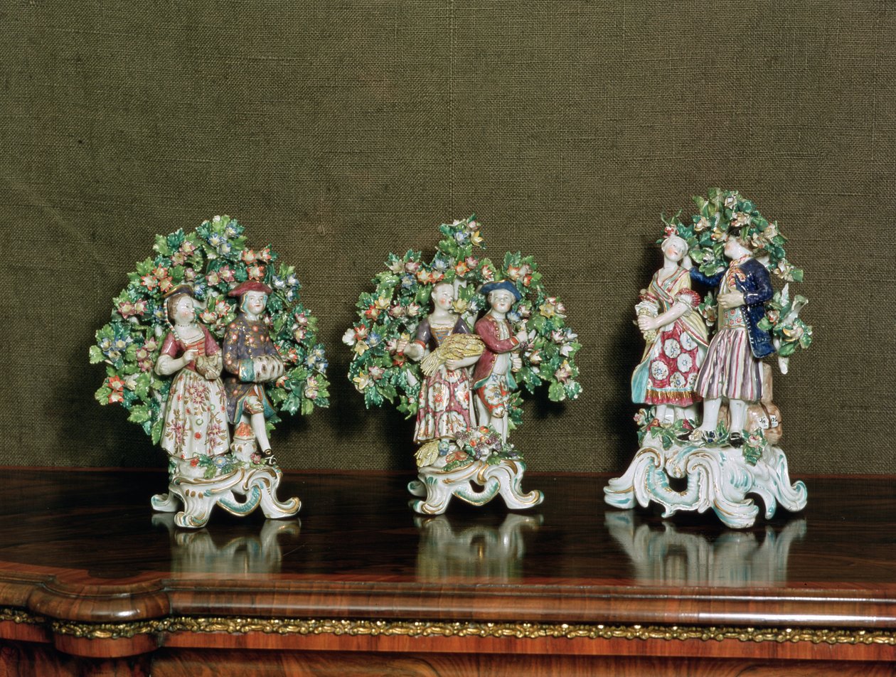 Sløyfefigurer i porselen, 1761 (keramikk) av English School