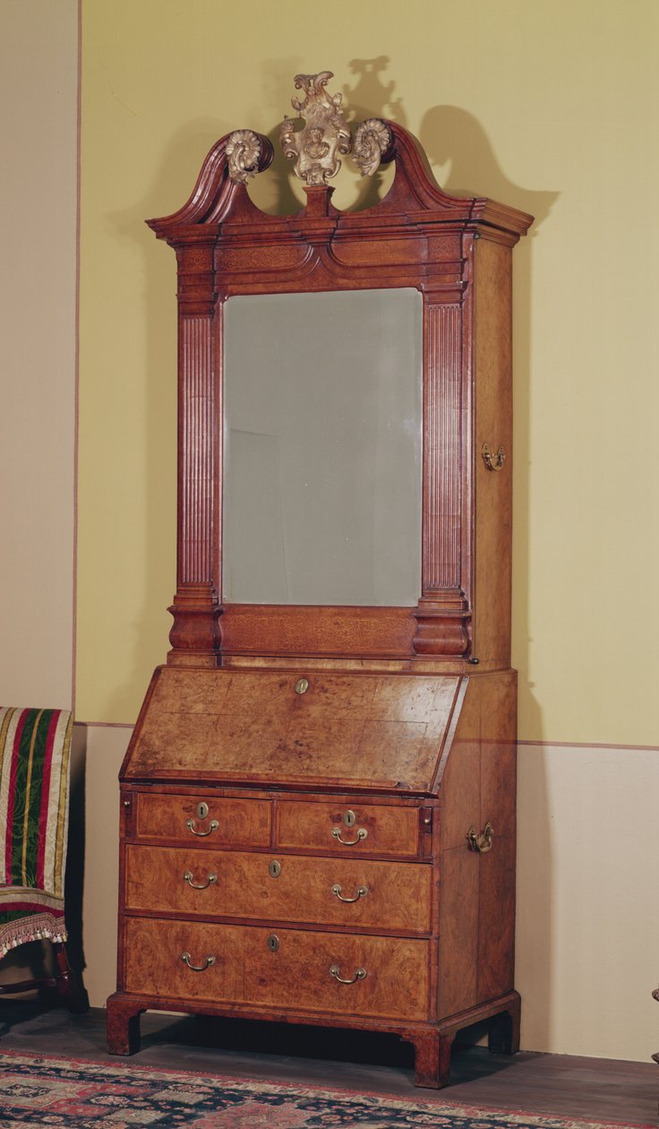 Byråskap av Samuel Bennet, ca. 1725-30 (valnøtt med intarsia) av English School