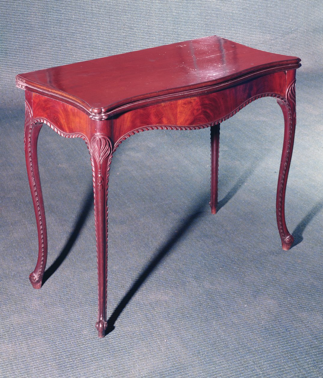 Utskåret kortbord, ca. 1770 (mahogni) av English School