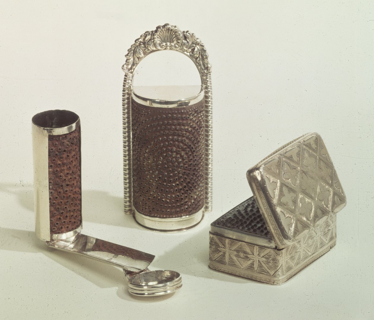 Samling av muskat rivjern, 1828-40 (sølv) av English School