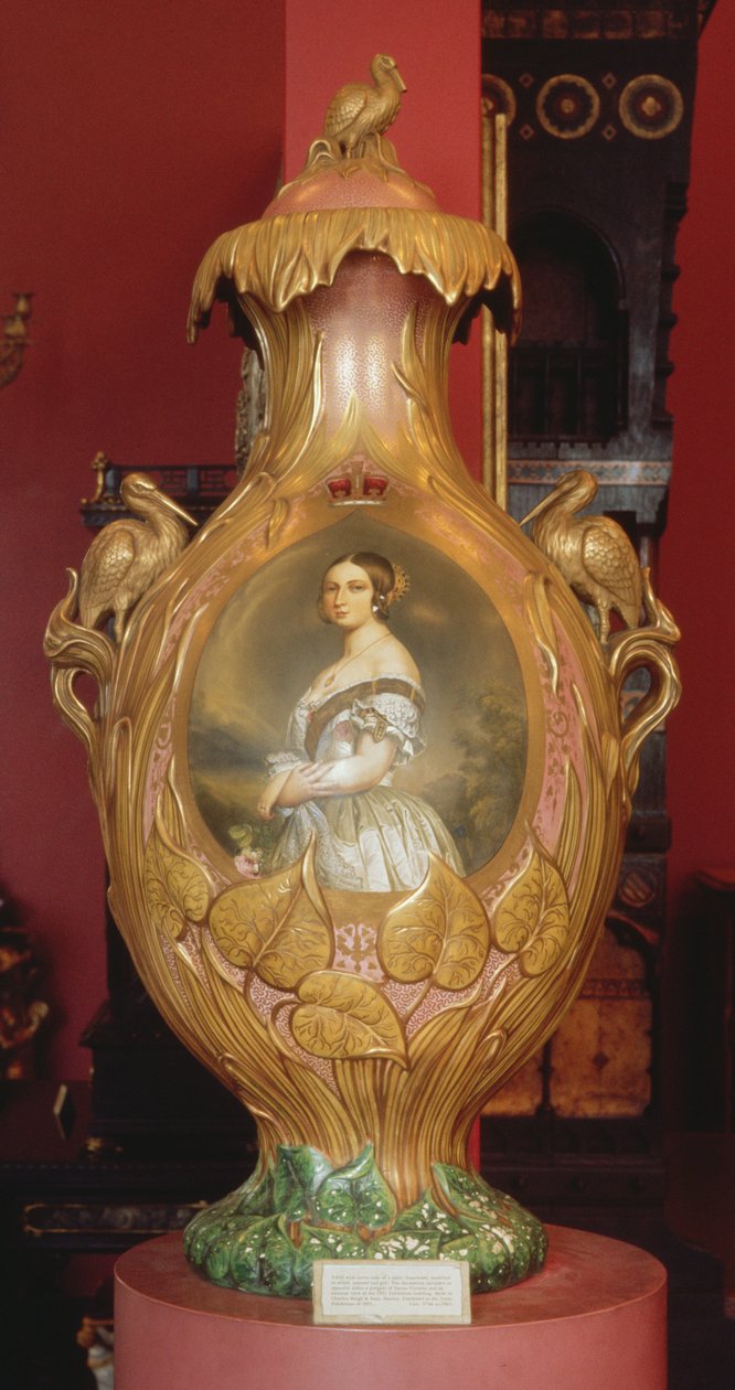 Minnevase med et portrett av dronning Victoria, 1851 (keramikk) av English School