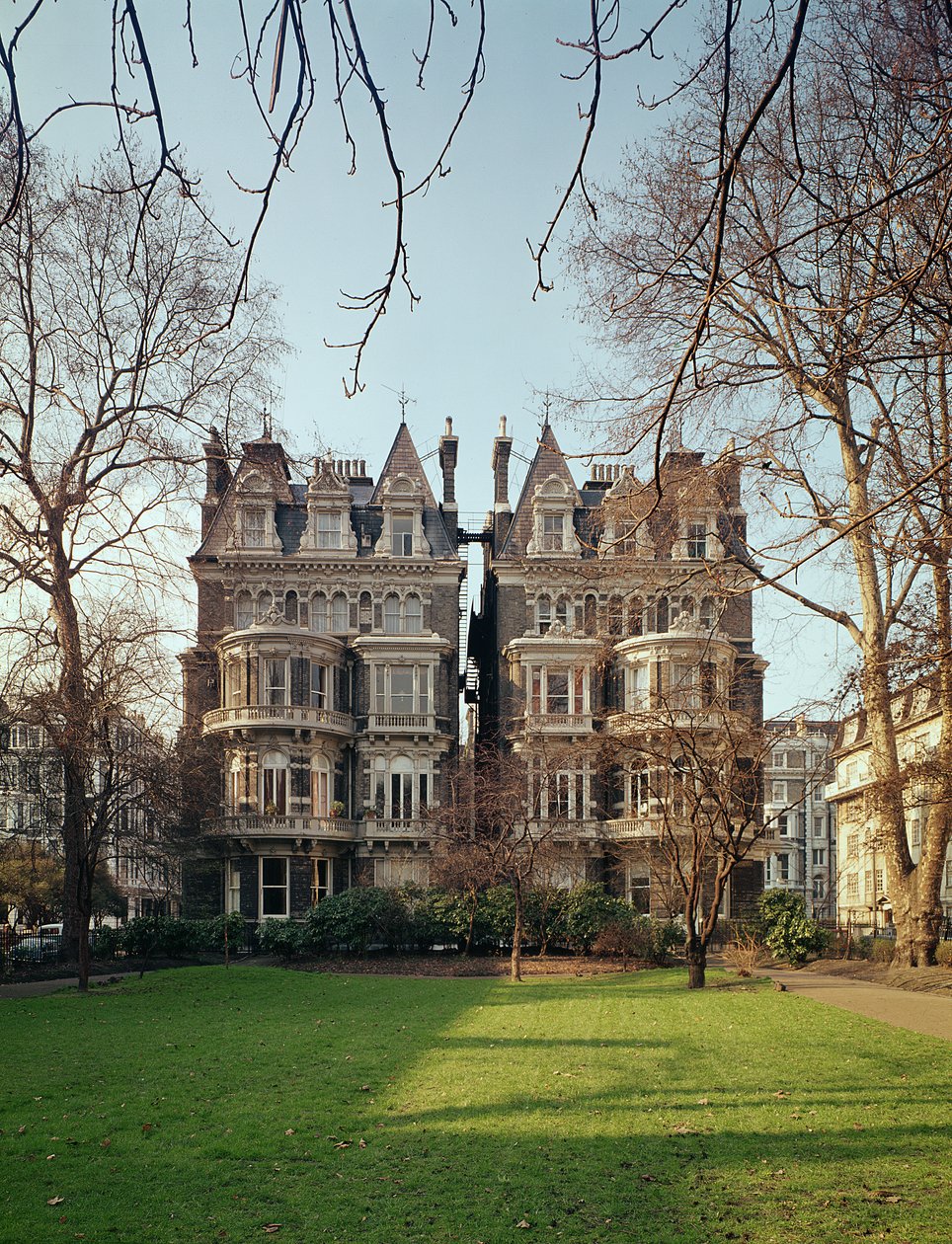 Cornwall Gardens, SW7, bygget 1850 av English School