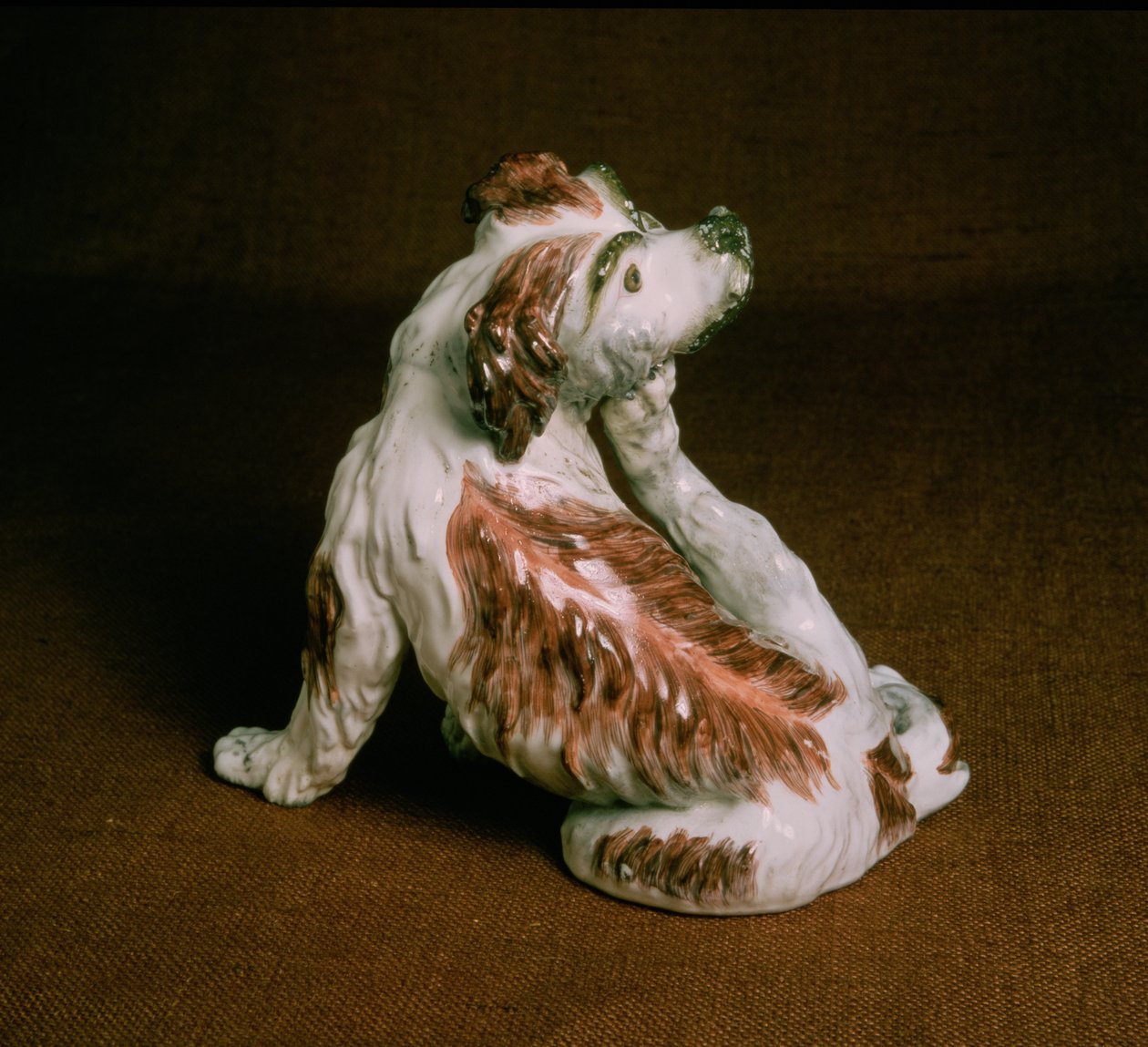 Derbyfigur av en King Charles spaniel, Chelsea-Derby-perioden, ca. 1780 (porselen) av English School