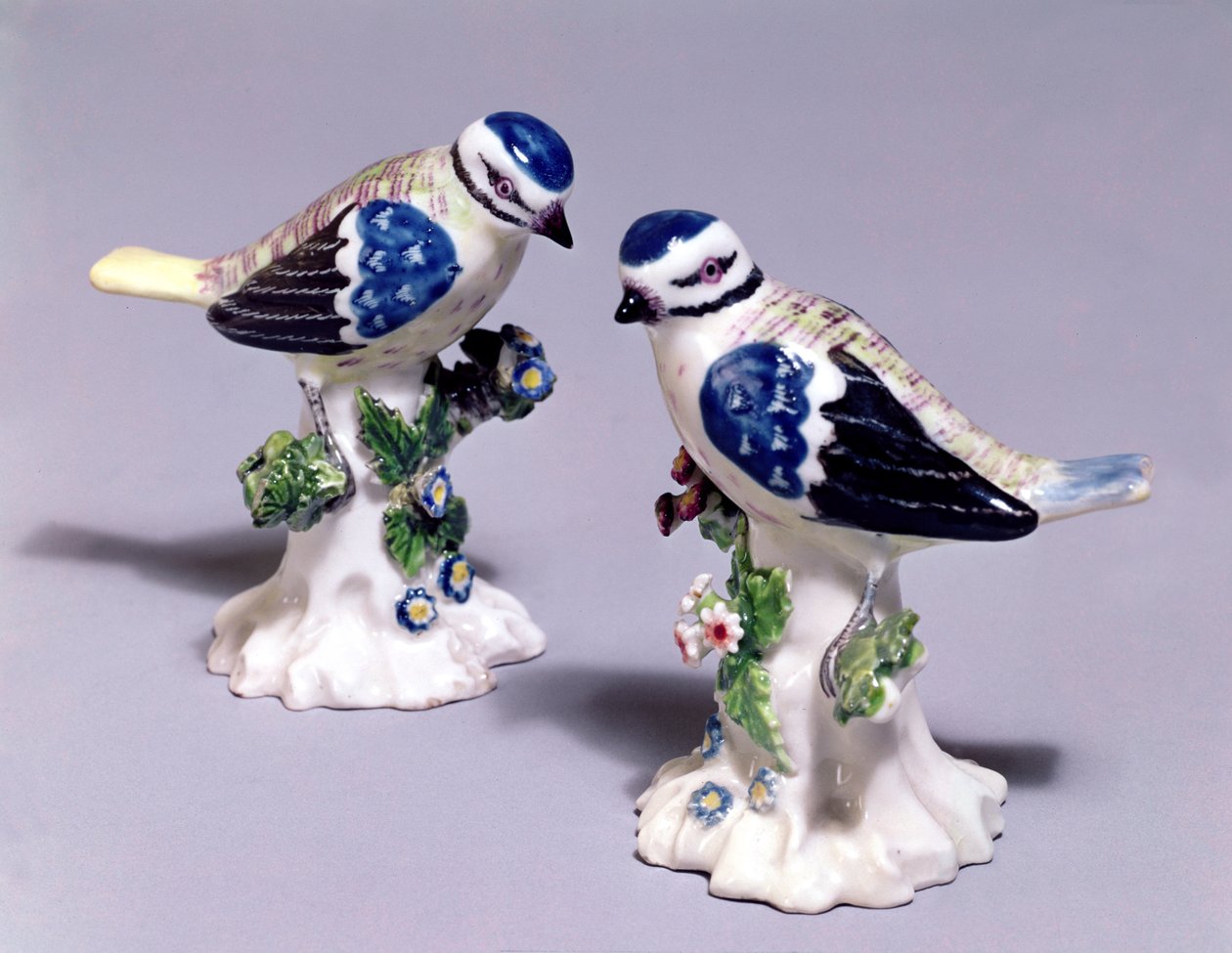 Derbyfigurer av blåmeiser, ca. 1760 (porselen) av English School
