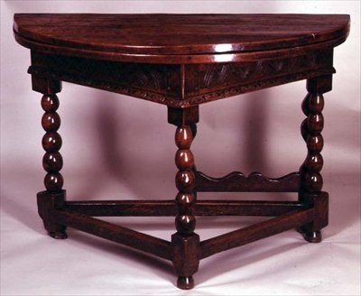 Bord med portben med knottdreide ben, ca. 1600 (eik) av English School