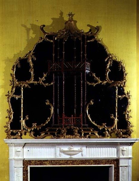 George II chinoiserie overmantle speil, ca. 1750 (forgylt tre) av English School