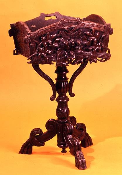 Jardiniere, ca. 1830 (utskåret eik) (for forskjellige visninger, se også 147808 og 147810) av English School