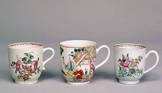 Liverpool kaffekopp, ca. 1750-80; Lowestoft kaffekopp i porselen, 1778; Worcester kaffekopp i porselen, ca. 1750-70 av English School