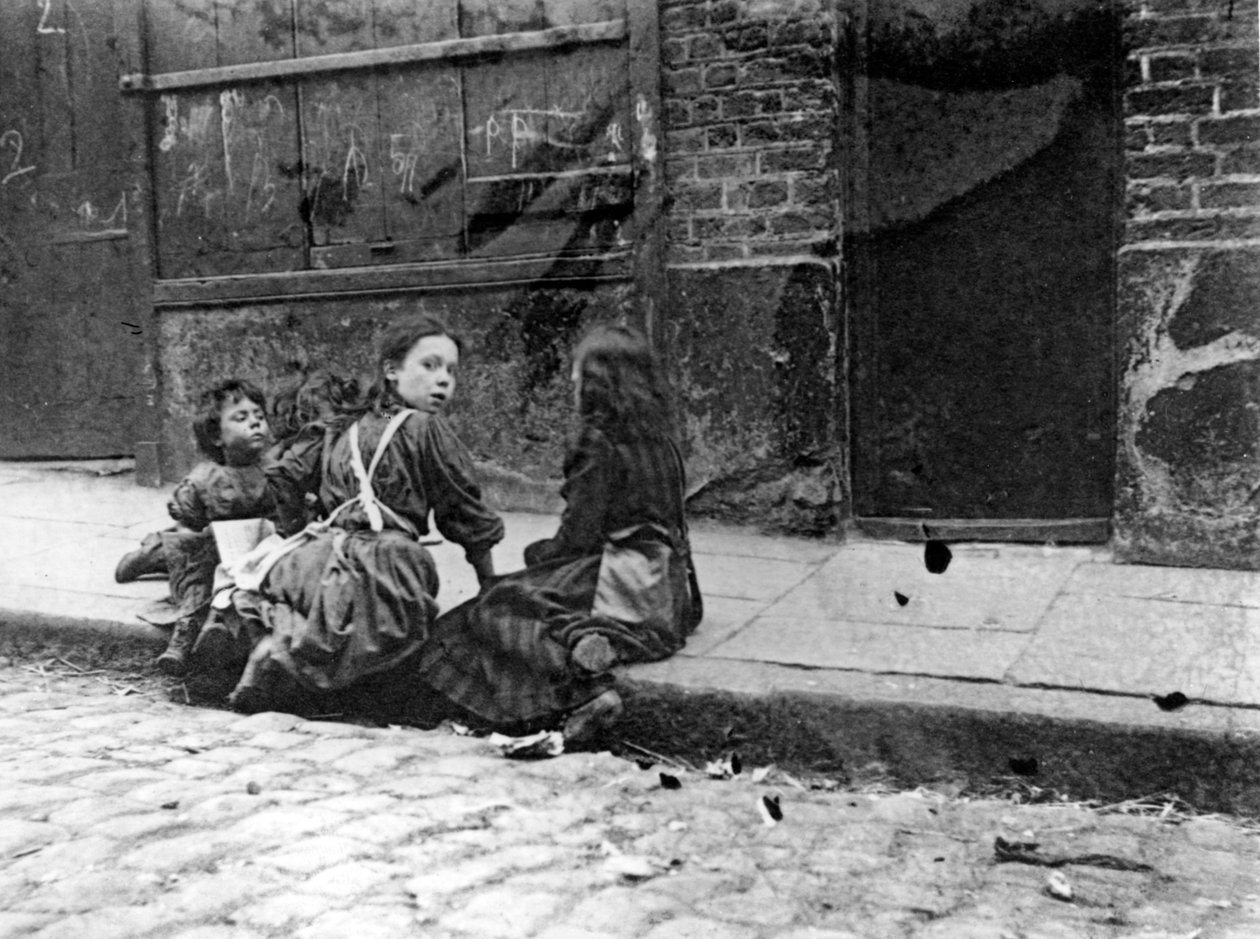 London Slums, Twine Court av English School