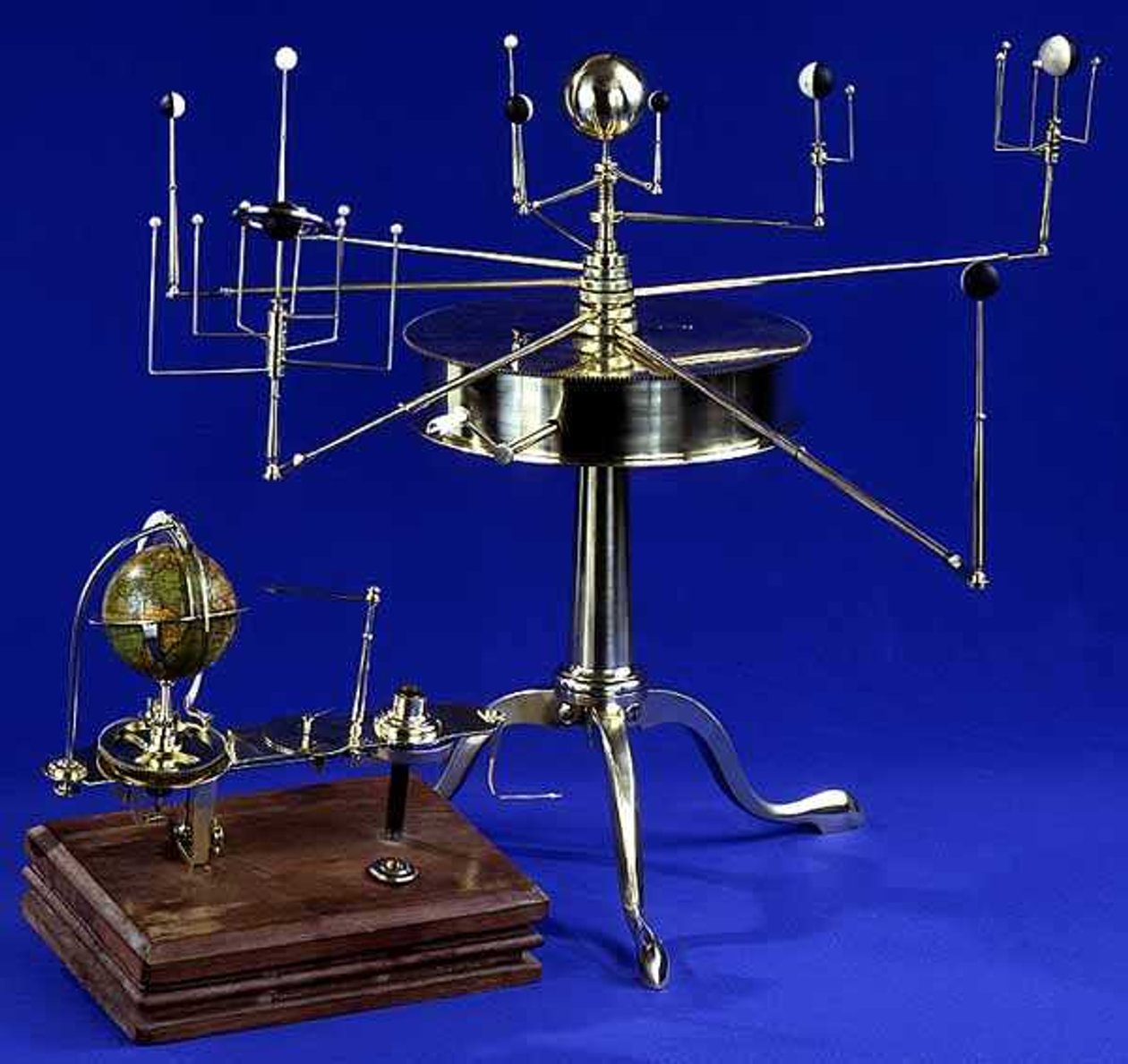 Bærbart Planetarium eller Orrery av Martin-typen, av Thomas Blunt (fl.1760-1822) George Newman og Thomas Voigt, ca. 1808 (messing, forsølvet messing og elfenben) (se også 135773) av English School