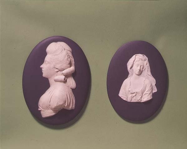 Medaljonger av Lady Walpole og hertuginnen av Devonshire, ca. 1850 (jasperware) av English School