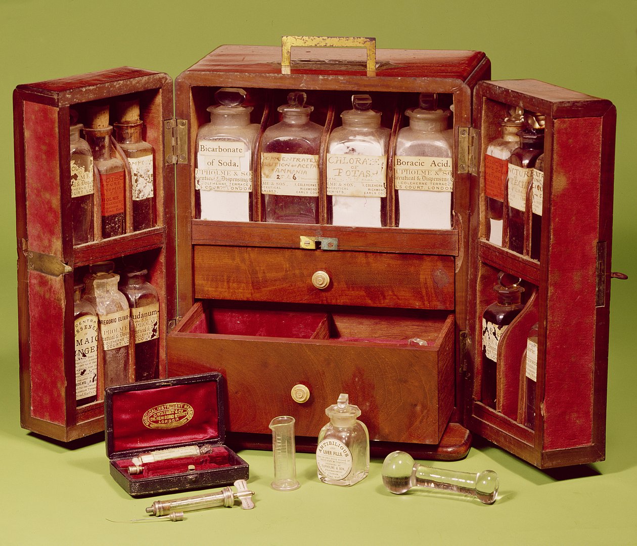Medisinsk kiste av Dinneford Family Chemist (mahogni) av English School