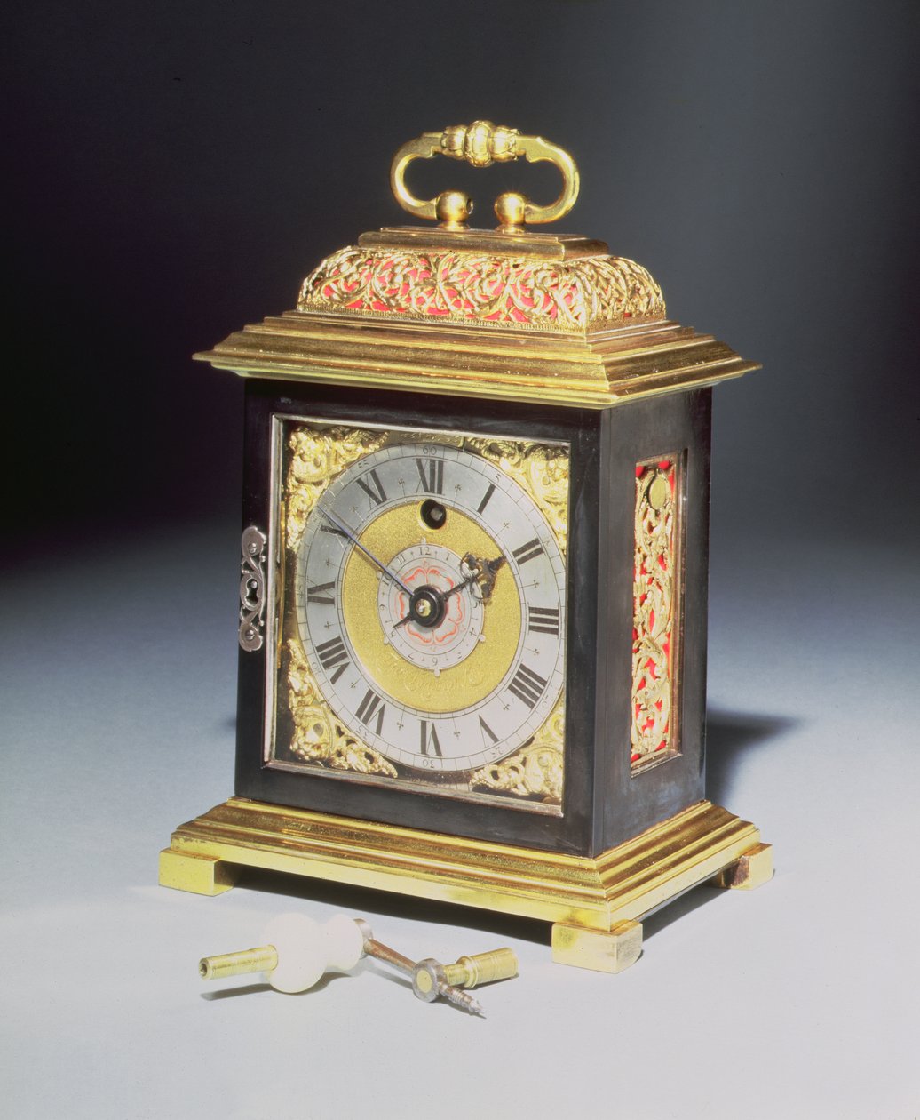 Miniatyrbrakettklokke med blånet stål og forgylt metallkasse av Thomas Tompion (1639-1713), ca. 1710 av English School