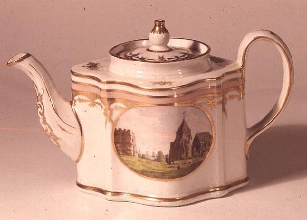 New Hall tekanne, malt med utsikt over Dover Castle, ca. 1800 (porselen) av English School