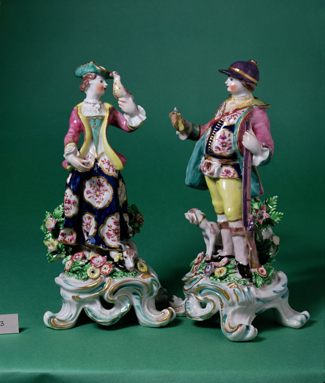 Et par buefigurer av en idrettsmann og hans følgesvenn, ca. 1760 (porselen) av English School