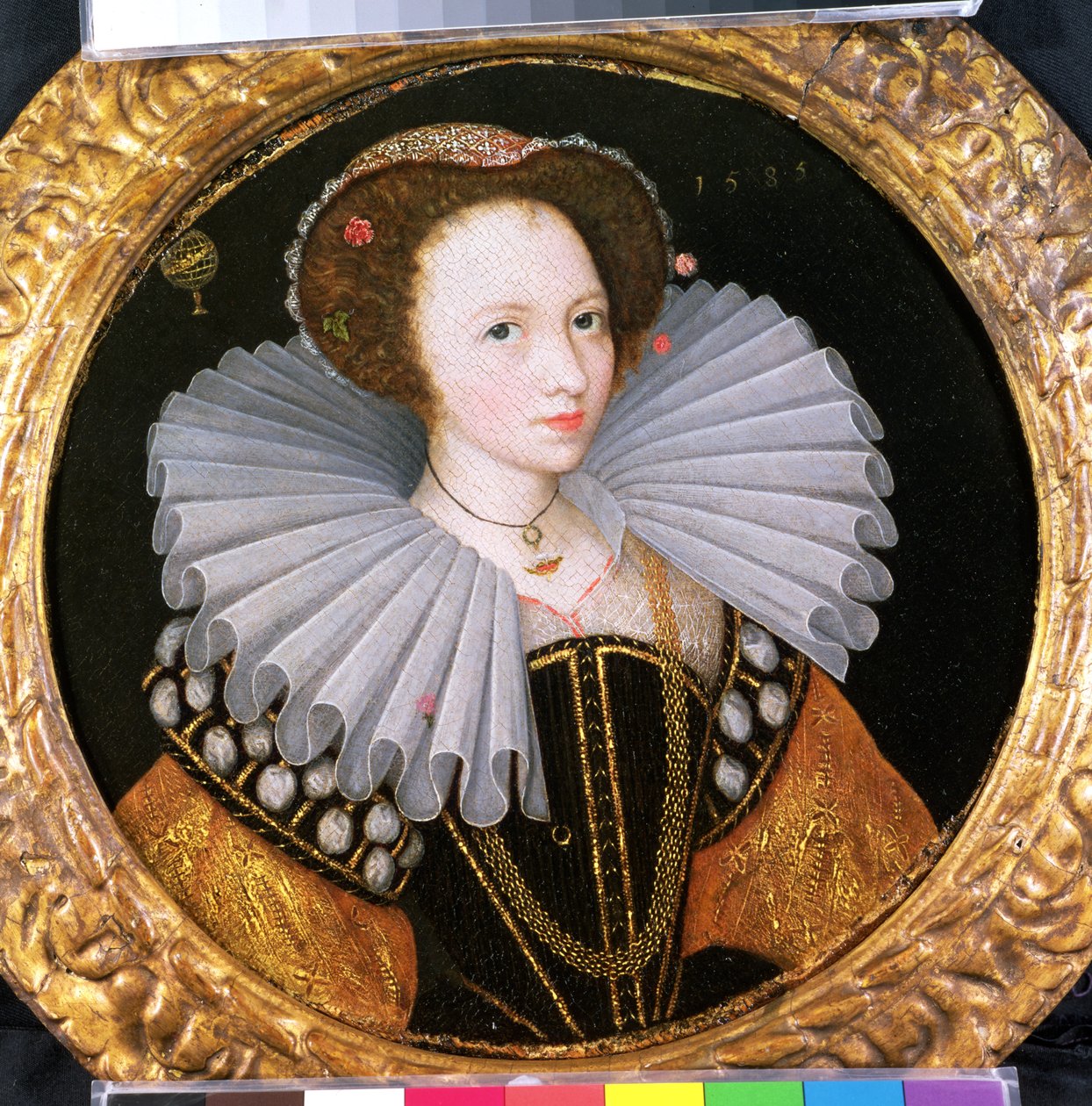 Portrett av en dame med en stor ruff, en armillarkule i bakgrunnen av English School
