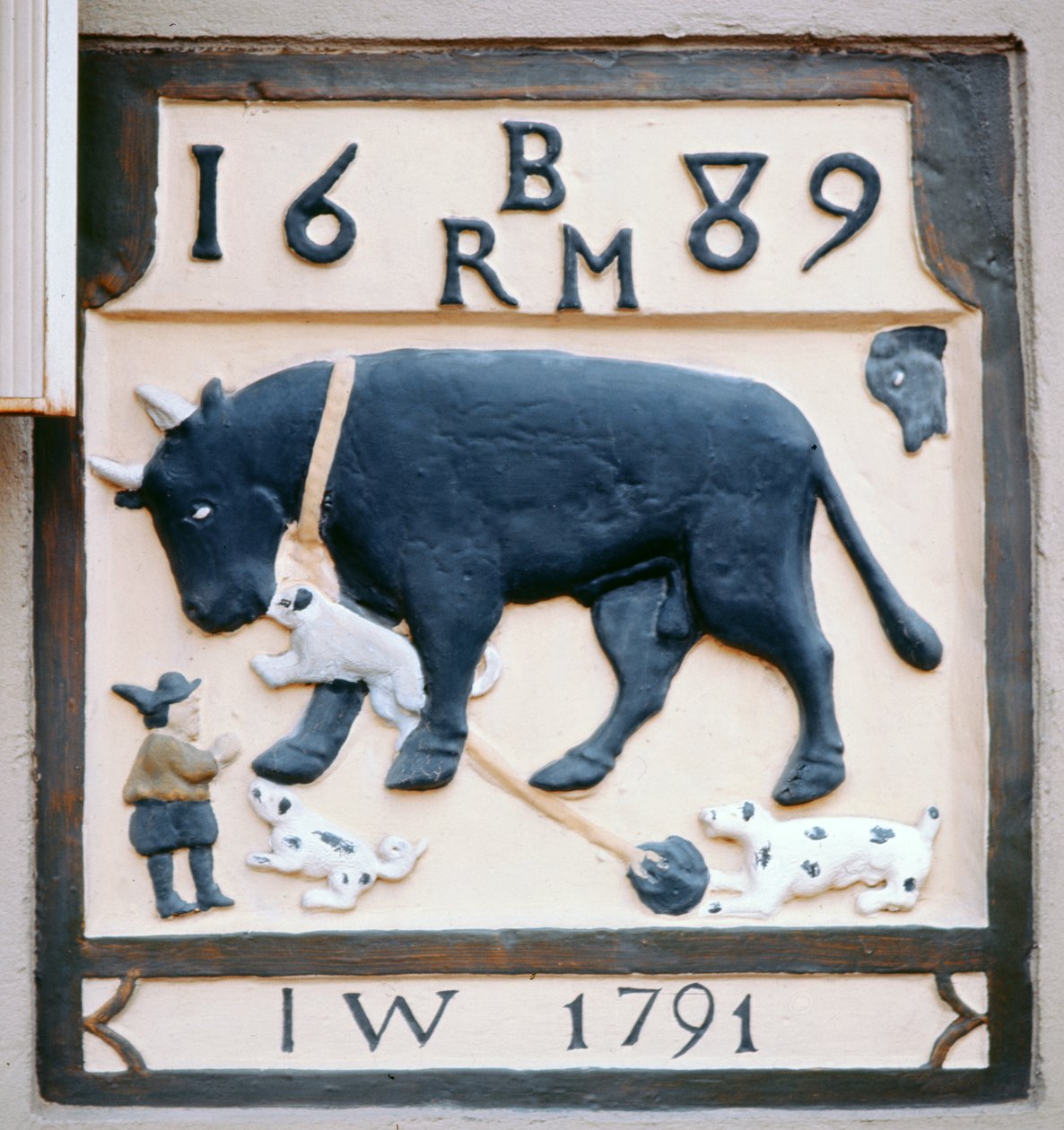 Pubskilt fra Bull and Dog (tidligere Black Bull) 1689 (malt stein) av English School