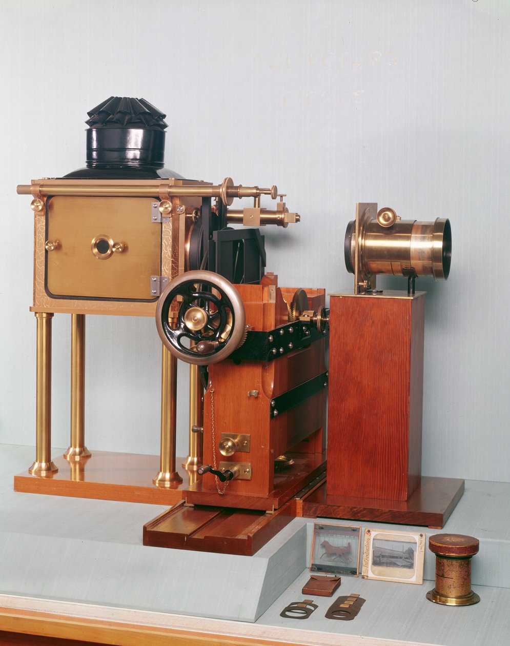 Replika av zoopraxiscope designet av Eadweard Muybridge (1830-1904) 1880 (tre) (se også 260227) av English School