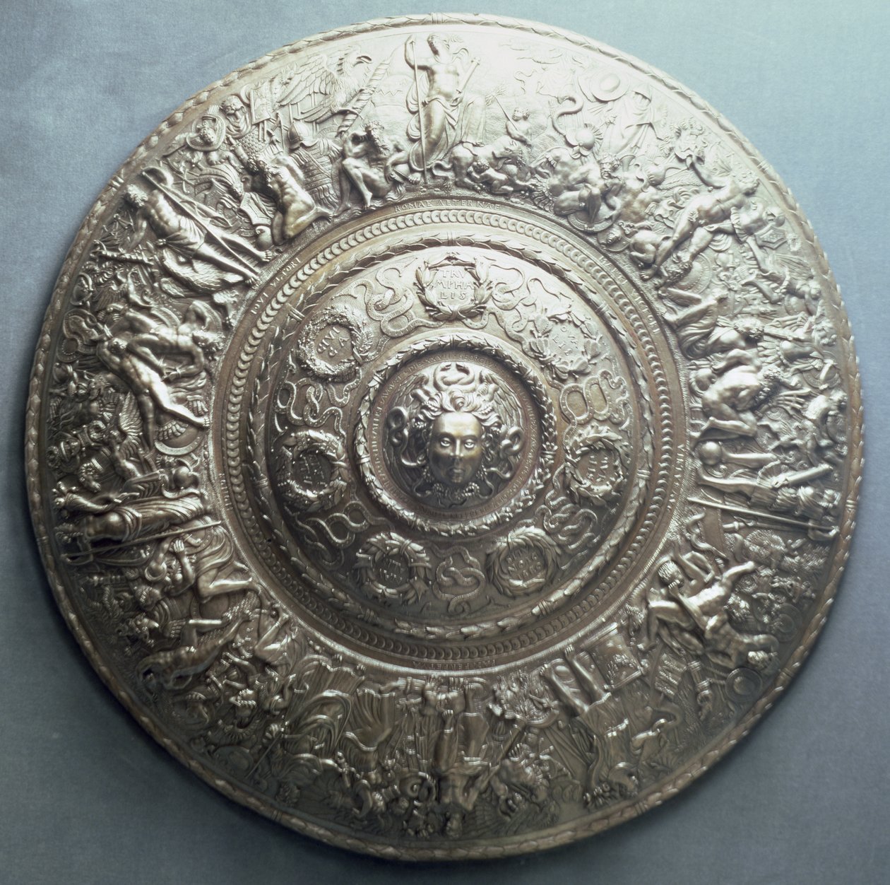 Skjold med hodet til Medusa, 1552 (sølv) av English School