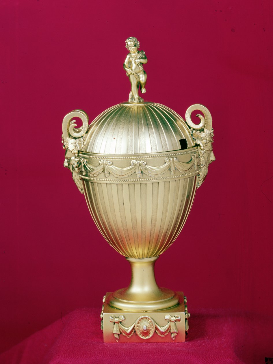 Sukkerskål eller vase av John Arnell, 1772 (forgylt sølv) av English School