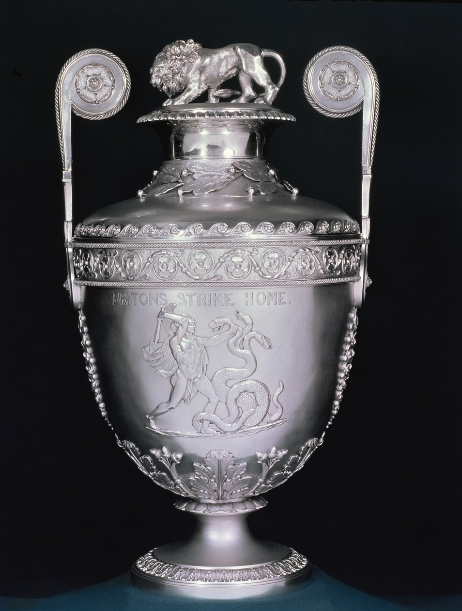 Trafalgar vase, designet av John Flaxman 1755-1826, laget av Digby Scott & og Benjamin Smith, London, 1805-06 sølv av English School