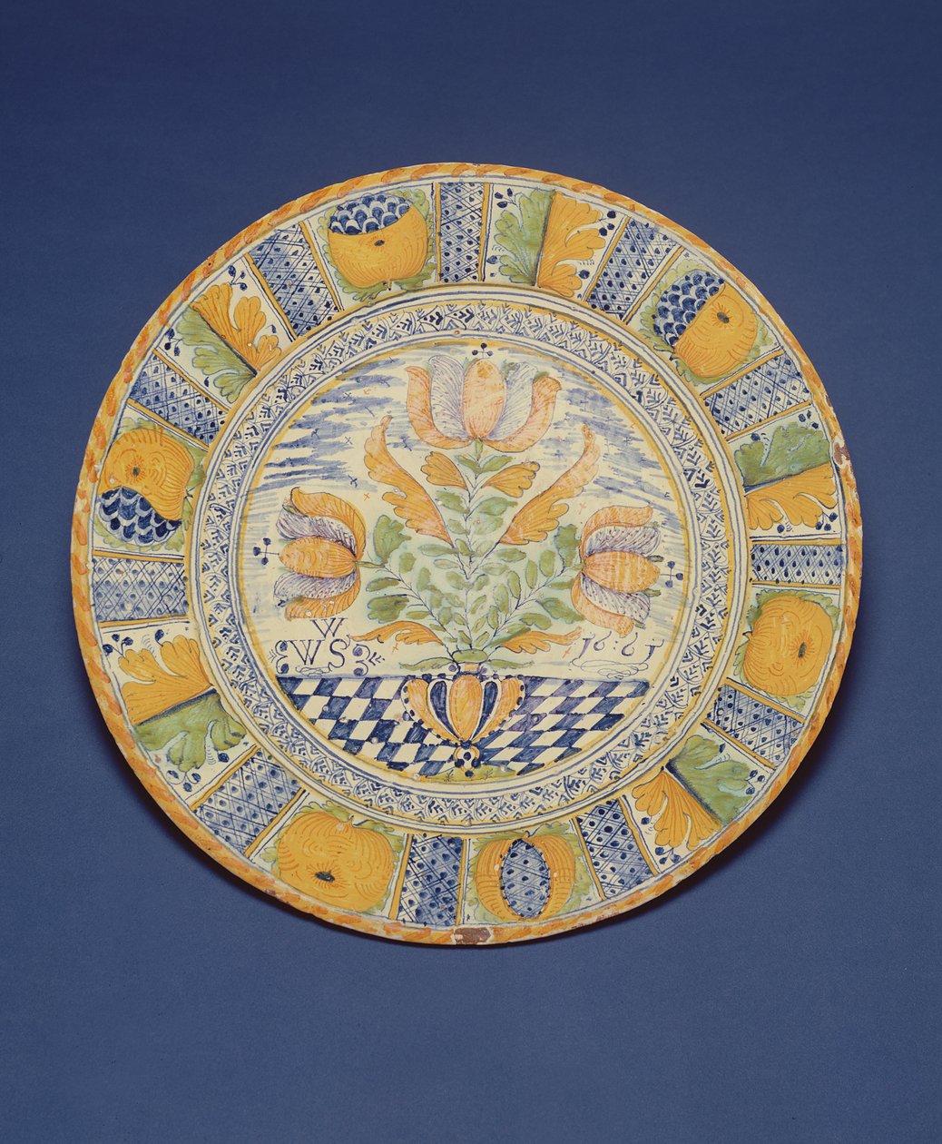Tulip Charger, 1661 (tinnglasert keramikk) av English School