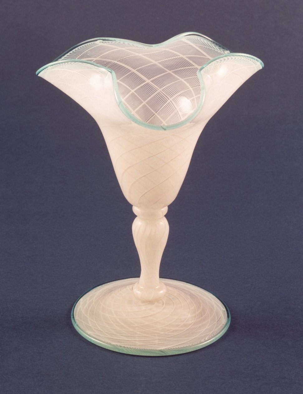 Vase, sent på 1800-tallet (glass) av English School