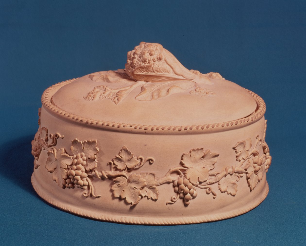 Wedgwood Game Pie Dish, ca. 1820 (keramikk) av English School