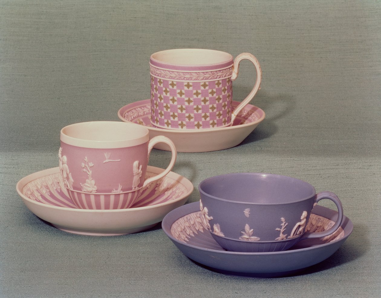 Wedgwood kopper og tallerkener, 1785-90 (jasperware) av English School