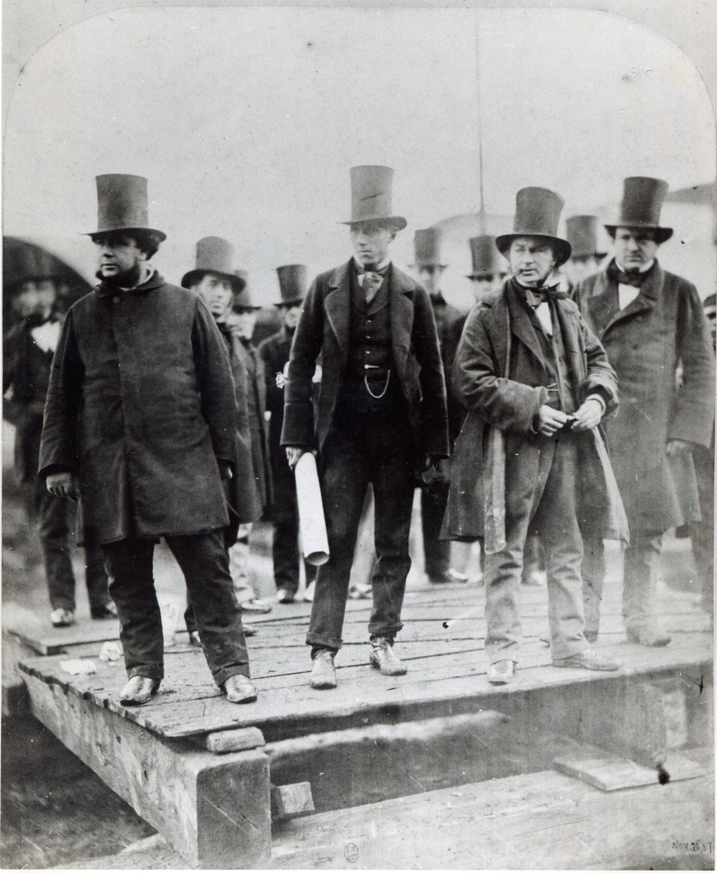 (L til R) John Scott Russell, Henry Wakefield, Isambard Kingdom Brunel og Lord Derby ved lanseringen av SS Great Eastern av English Photographer