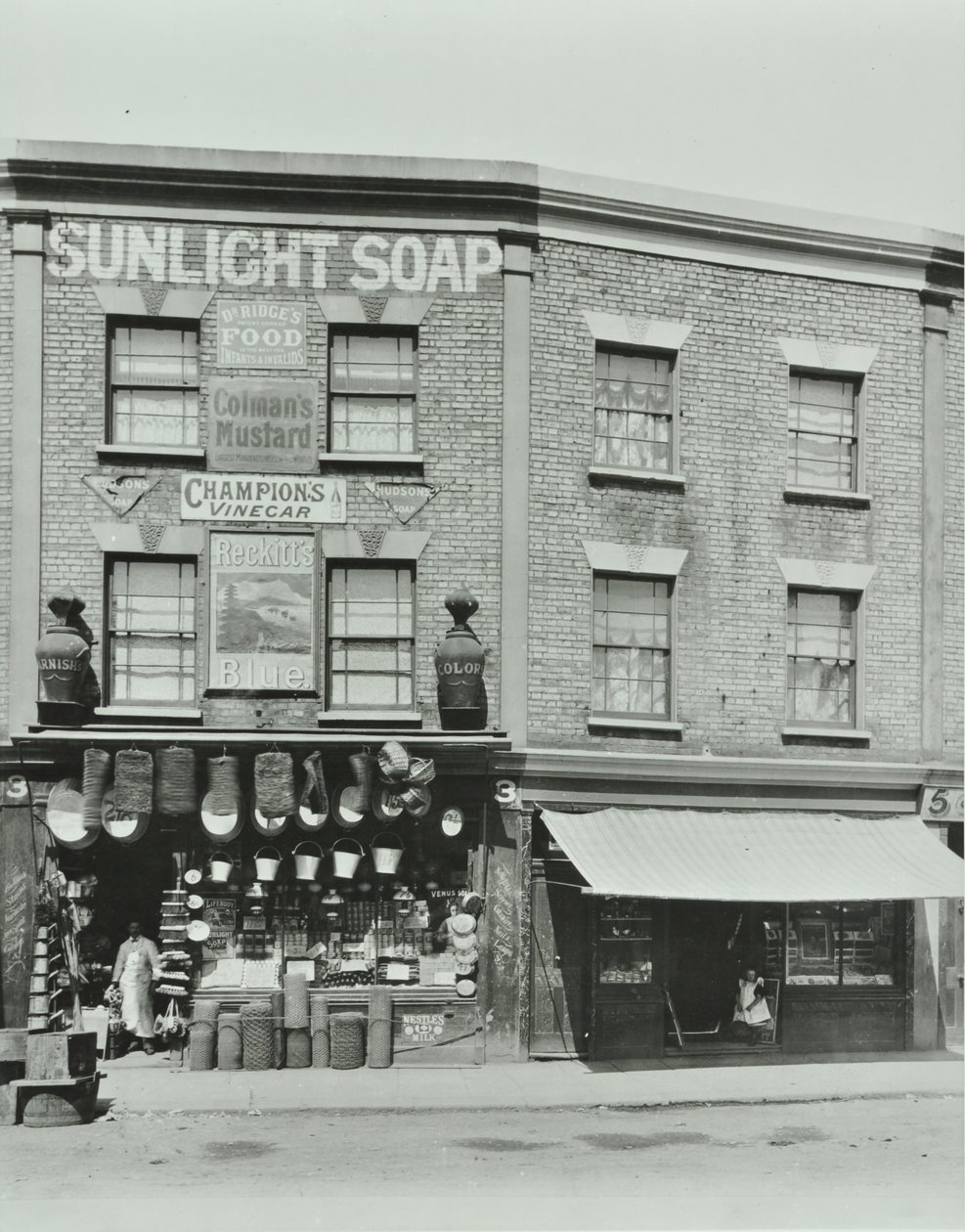 3-4 Gainsborough Road: forhøyninger, London, 1899 av English Photographer