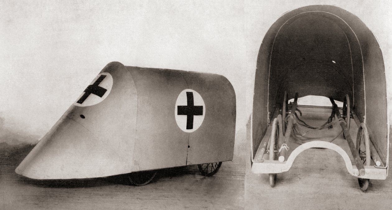 Et skuddsikkert båretrekk for å redde de sårede og bårebærerne mellom skyttergravene under første verdenskrig, fra The Illustrated War News, 1915 av English Photographer
