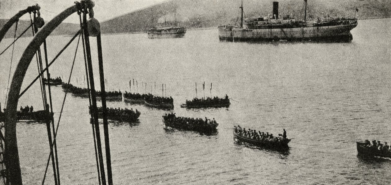 En landingsstyrke som forlot transportene til kysten under Gallipoli-kampanjen, fra 