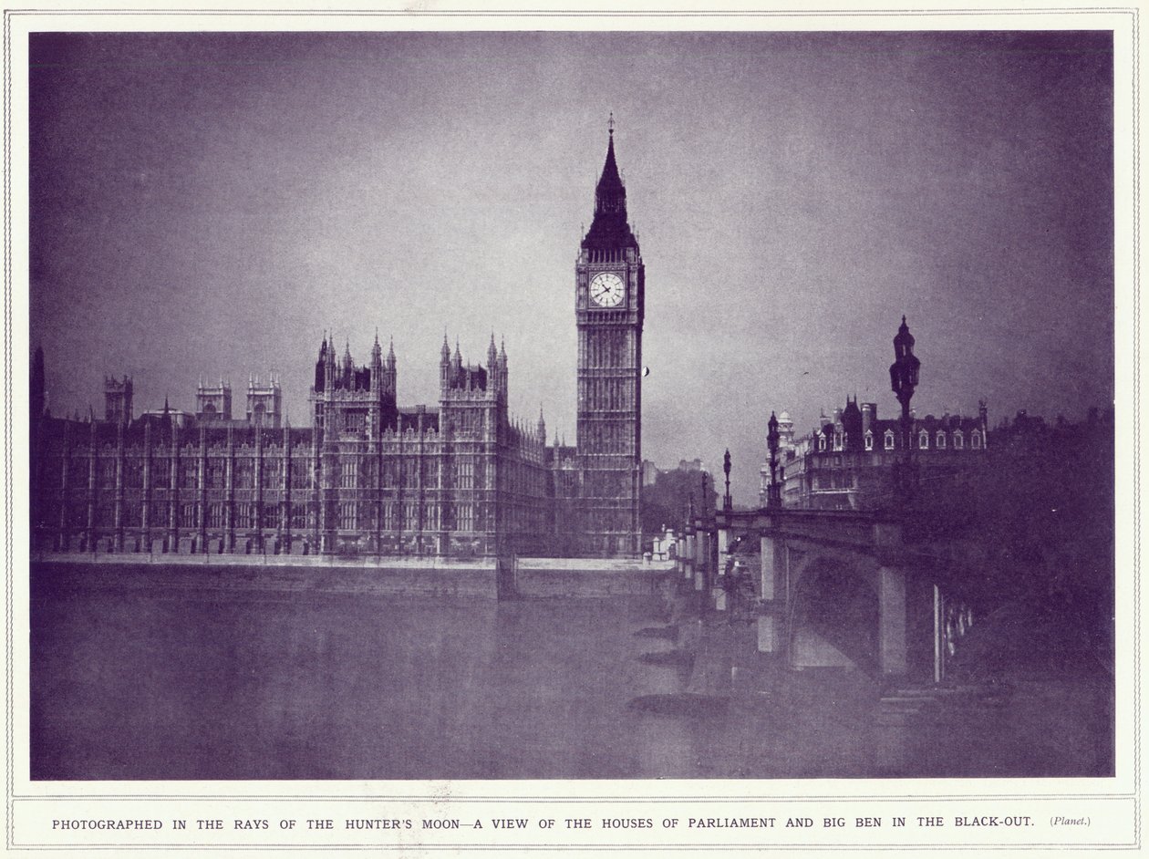 En utsikt over Houses of Parliament og Big Ben i strålene fra jegerens måne, under black-out, fra The Illustrated War News, publisert 8. november 1939 av English Photographer