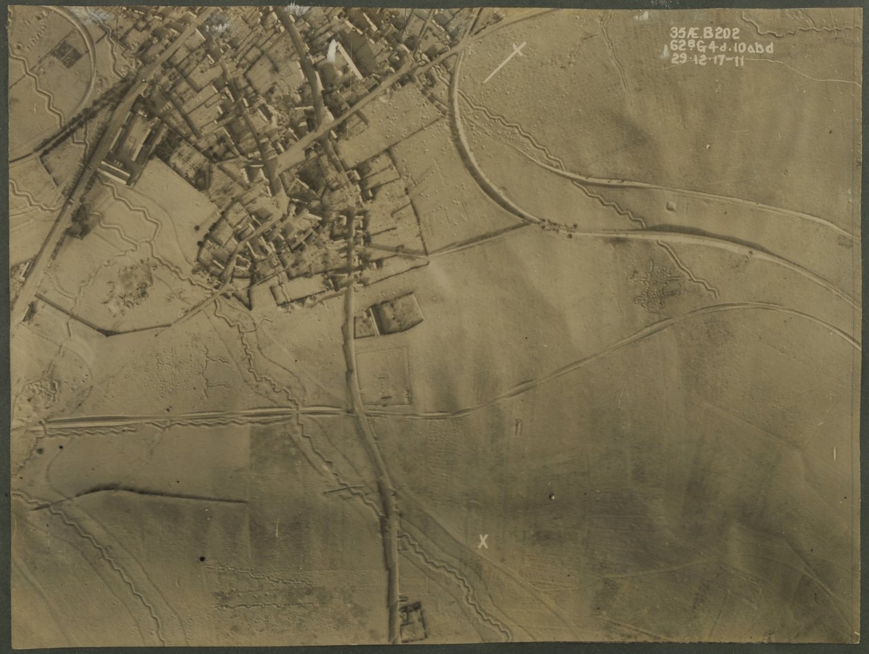 Flyfoto med skyttergraver fra første verdenskrig, 1917 av English Photographer
