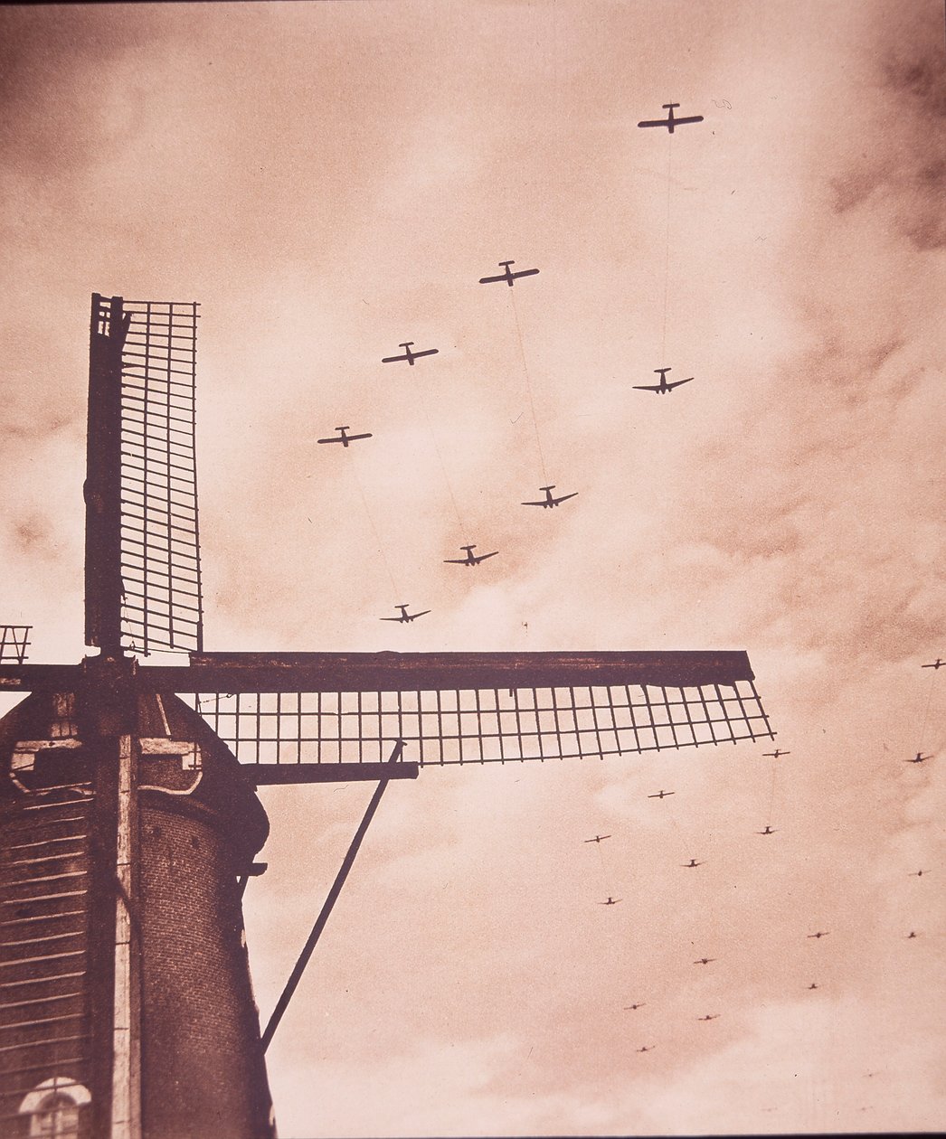 Allierte fly sleper seilfly som frakter luftbårne tropper over Nederland, slaget ved Arnhem av English Photographer