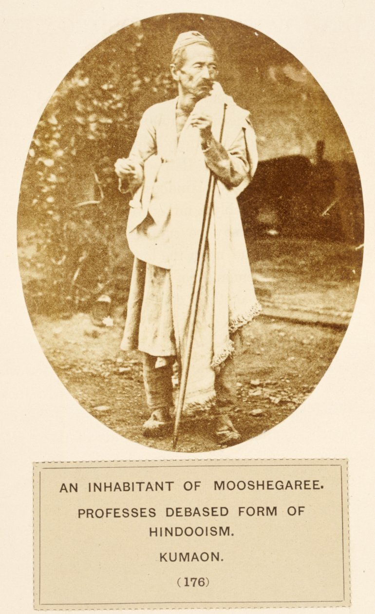 En innbygger i Mooshegaree, bekjenner seg til fornedret form for hindooisme, Kumaon, fra The People of India, av J. Forbes Watson, utgitt 1868 (albumtrykk) av English Photographer