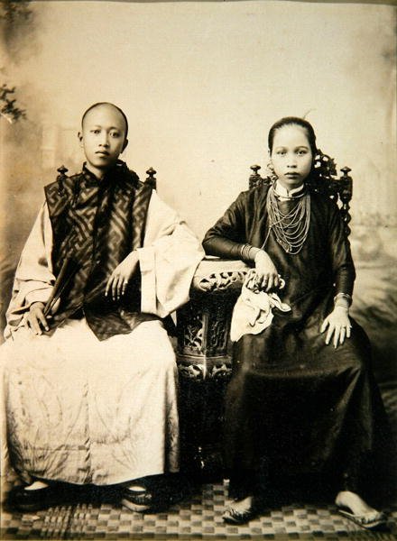 Annamittisk gutt og jente i det sentrale Vietnam, ca. 1875 (albumintrykk) av English Photographer
