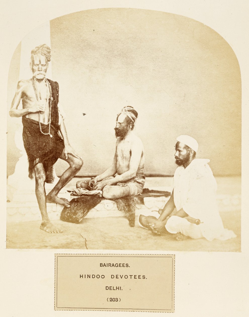 Bairagees, Hindoo devotees, Delhi, fra The People of India, av J. Forbes Watson, utgitt 1868 (albumtrykk) av English Photographer